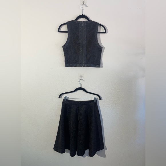 Guess 2 Piece Skirt Set   
Style #W53P53K4090 - Picture 5 of 13